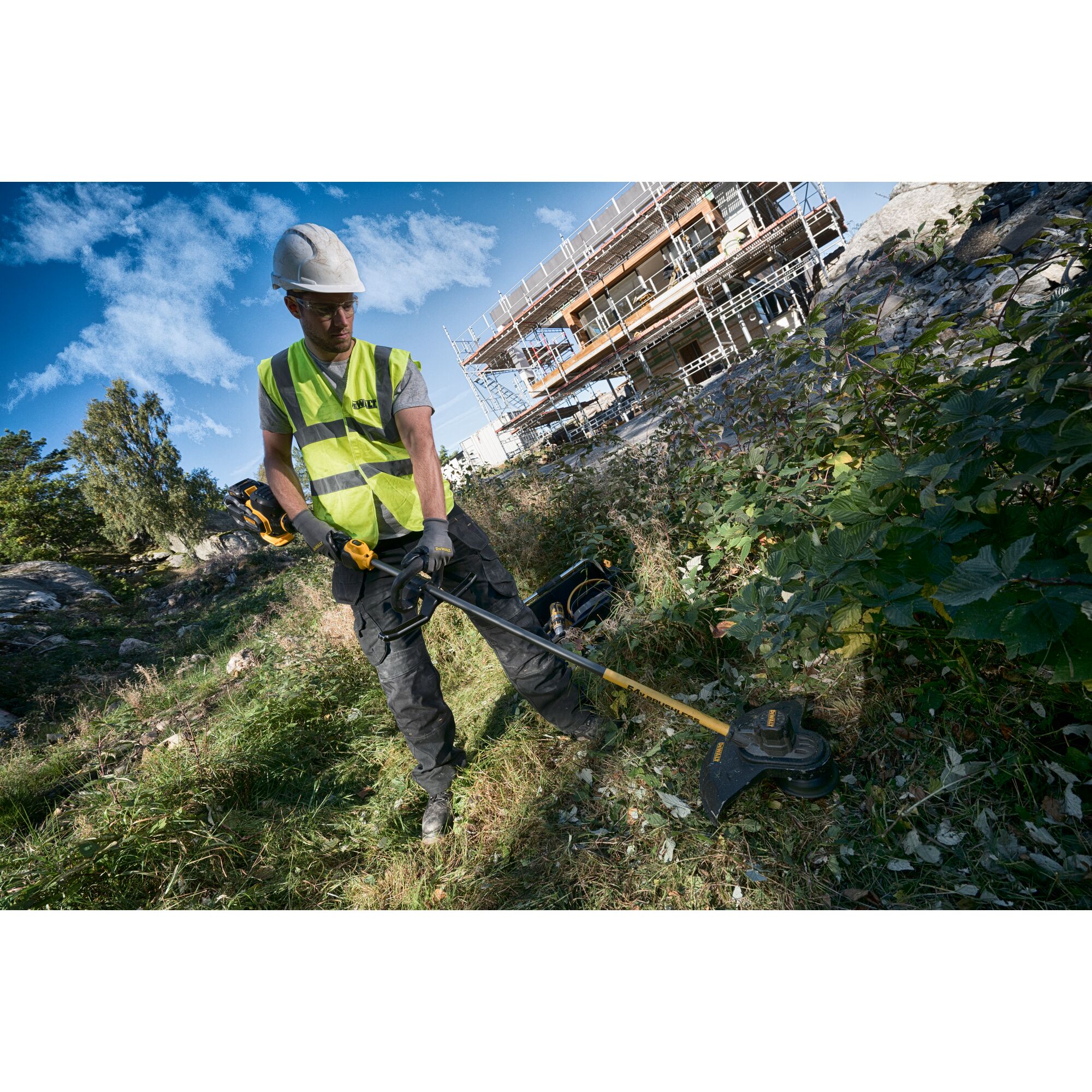 DEWALT 54V XR FLEXVOLT Grastrimmer/bosmaaier 38cm (met 9.0Ah accu en lader) 3 DEWALT 54V XR FLEXVOLT Grastrimmer/bosmaaier 38cm (met 9.0Ah accu en lader) - Afbeelding 3