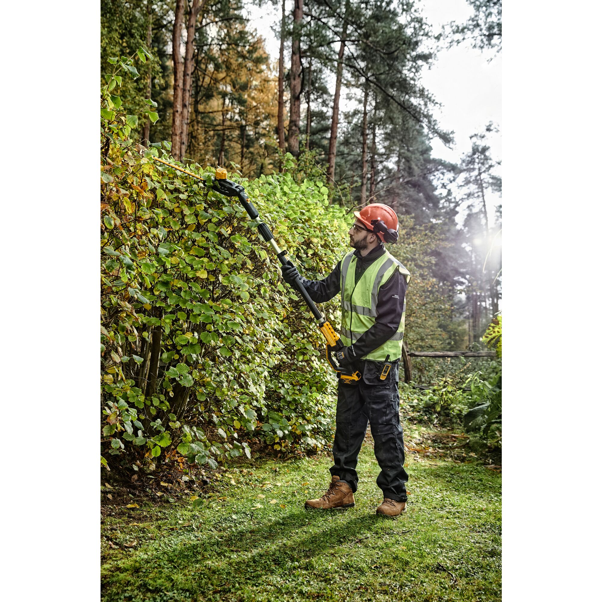 DEWALT 18V XR Heggenschaar op steel 55cm (met 5.0Ah accu en lader) 10 DEWALT 18V XR Heggenschaar op steel 55cm (met 5.0Ah accu en lader) - Afbeelding 10