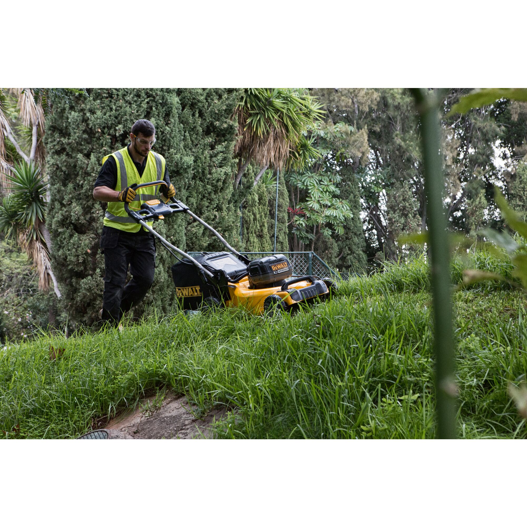 DEWALT 36V (2x18V XR) 5.0Ah 48cm Brushless Grasmaaier 10 DEWALT 36V (2x18V XR) 5.0Ah 48cm Brushless Grasmaaier - Afbeelding 10