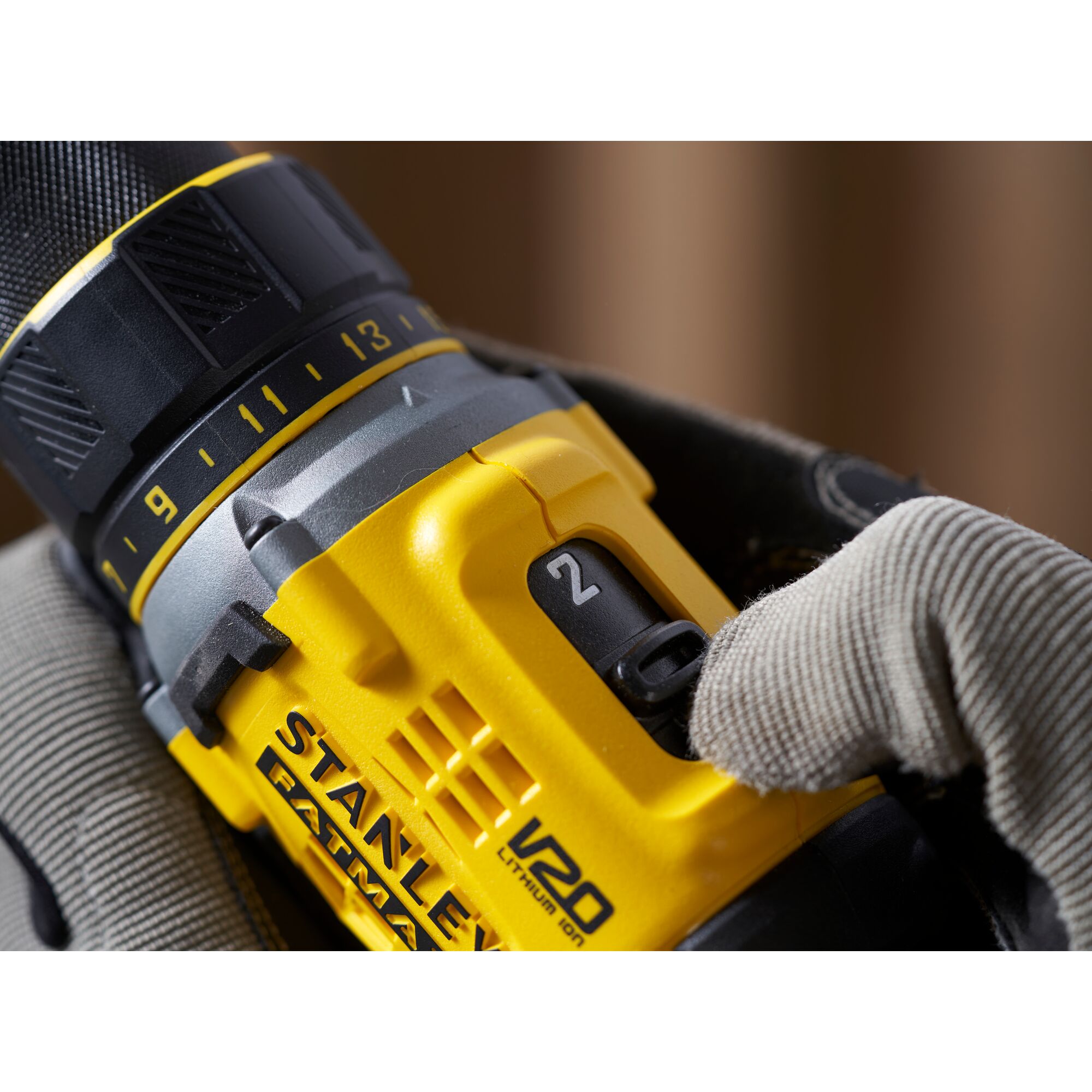 STANLEY FATMAX V20 18V Brushless Schroef-/boormachine in koffer (met 2x 2.0Ah accu en lader) 9 STANLEY FATMAX V20 18V Brushless Schroef-/boormachine in koffer (met 2x 2.0Ah accu en lader) - Afbeelding 9