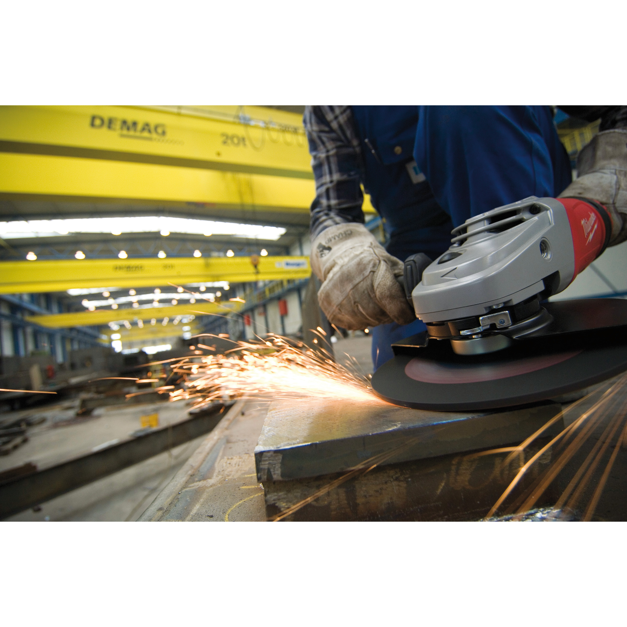Milwaukee 2400 W haakse slijper met AVS en terugslagbeveiliging 1 Milwaukee 2400 W haakse slijper met AVS en terugslagbeveiliging